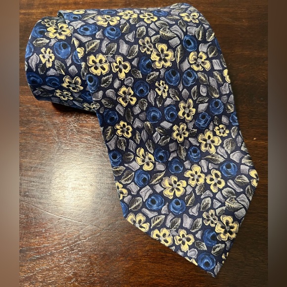 The Museum Company blue & cream yellow classic silk tie - Picture 2 of 7